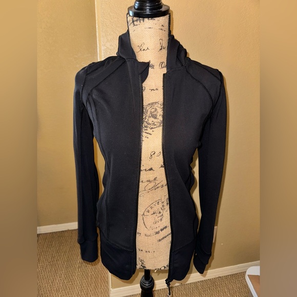 Lululemon Jacket - Picture 4 of 9